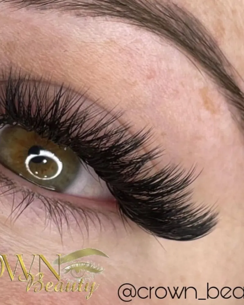 Dramatic volume lash extensions
