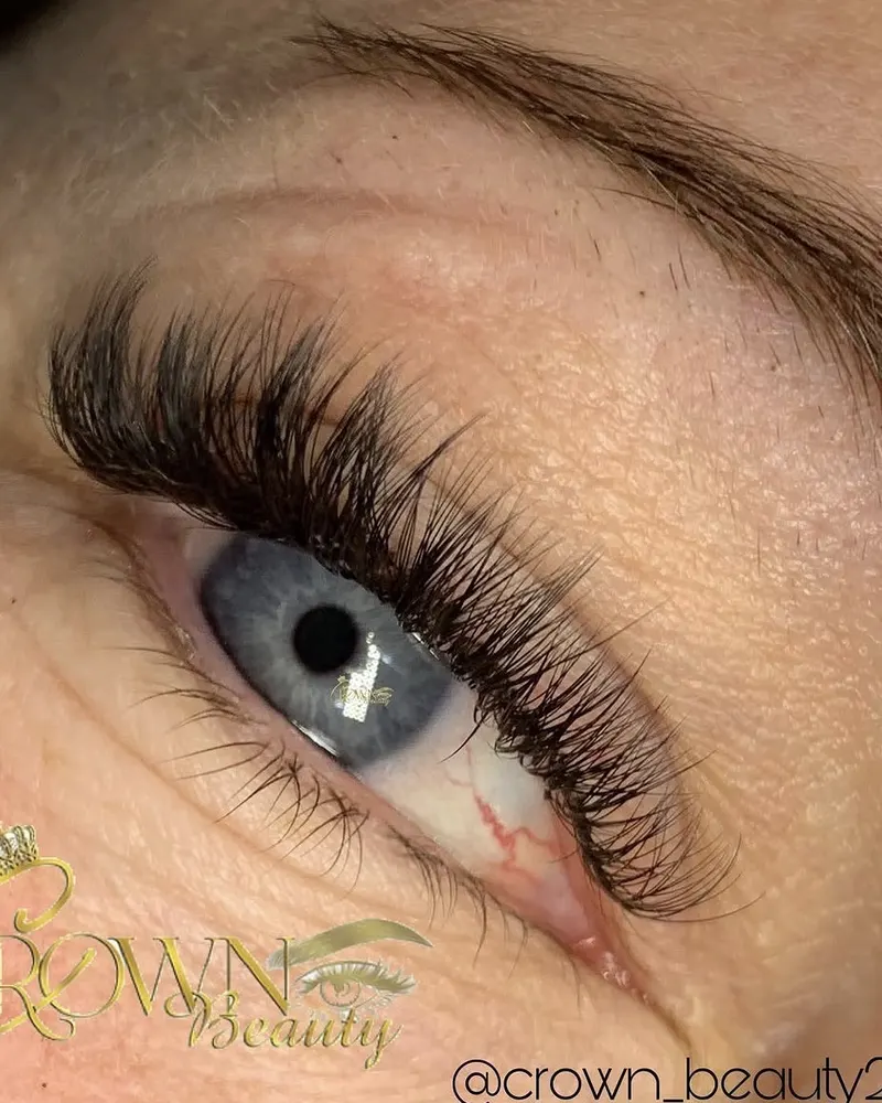 Classic lash extensions on blue eyes